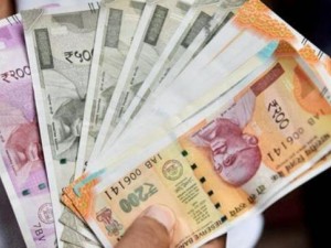 A men arrested with fake notes worth Rs. 24 Lakhs at Mumbai International Airport